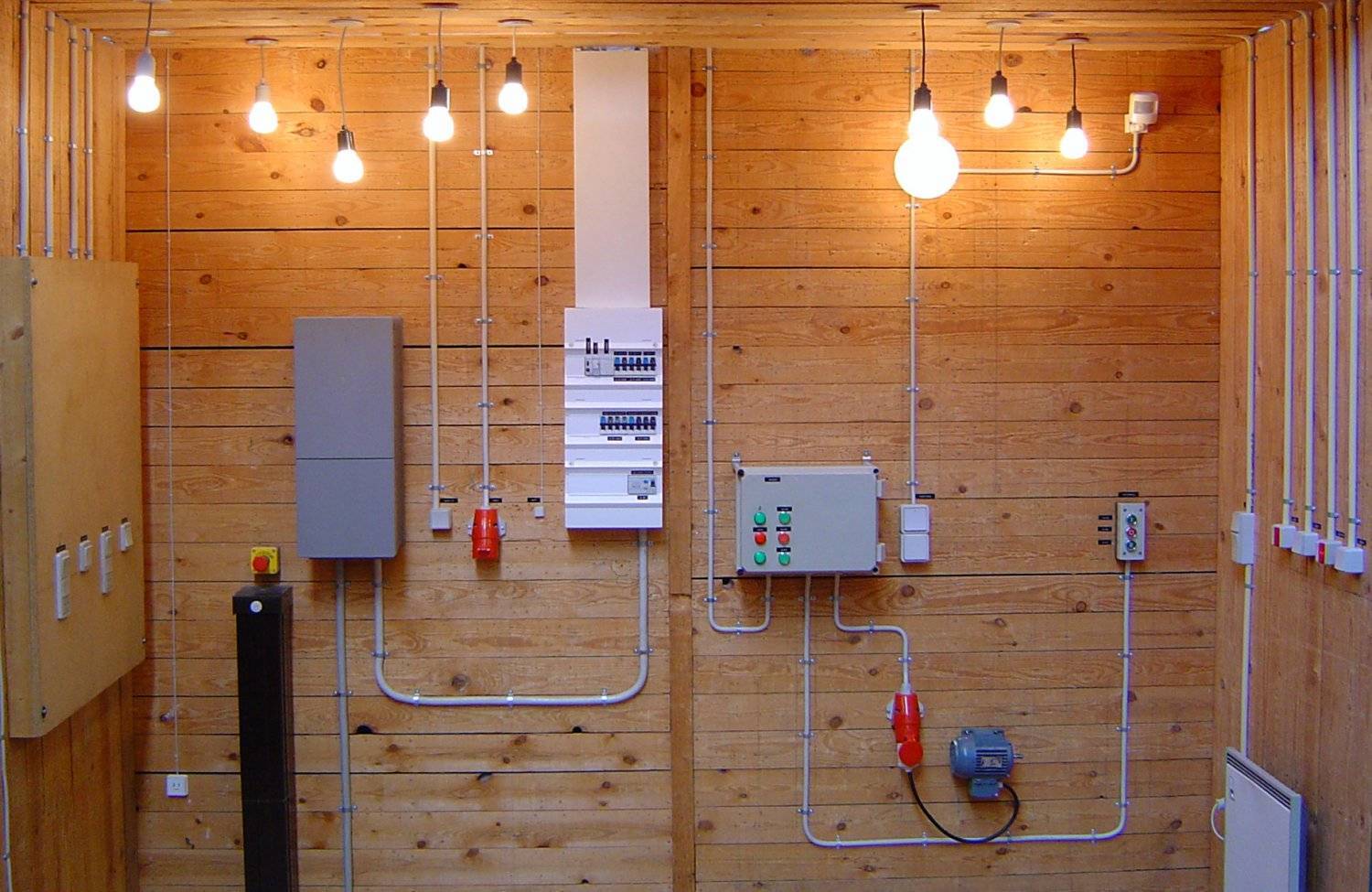 Электрика своими руками в частном доме: самостоятельный монтаж электропроводки