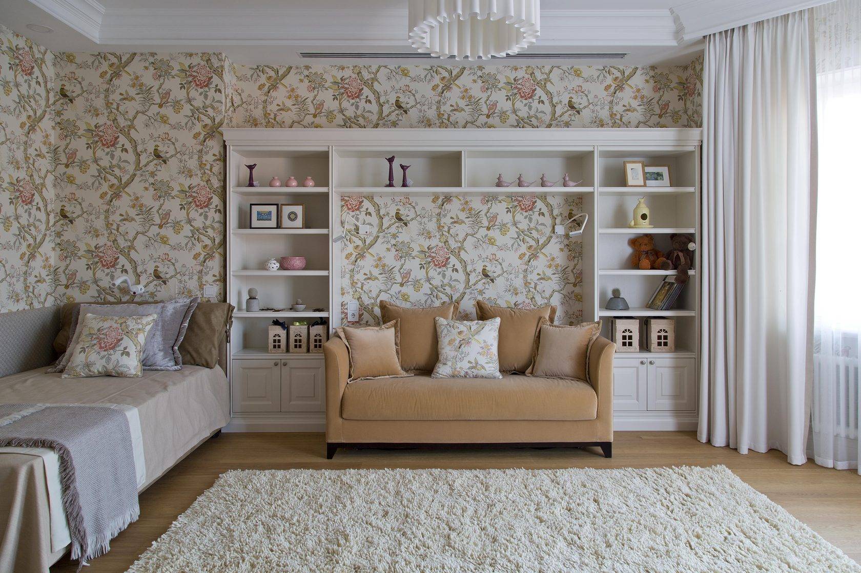 маленькая комната в стиле прованс с диваном