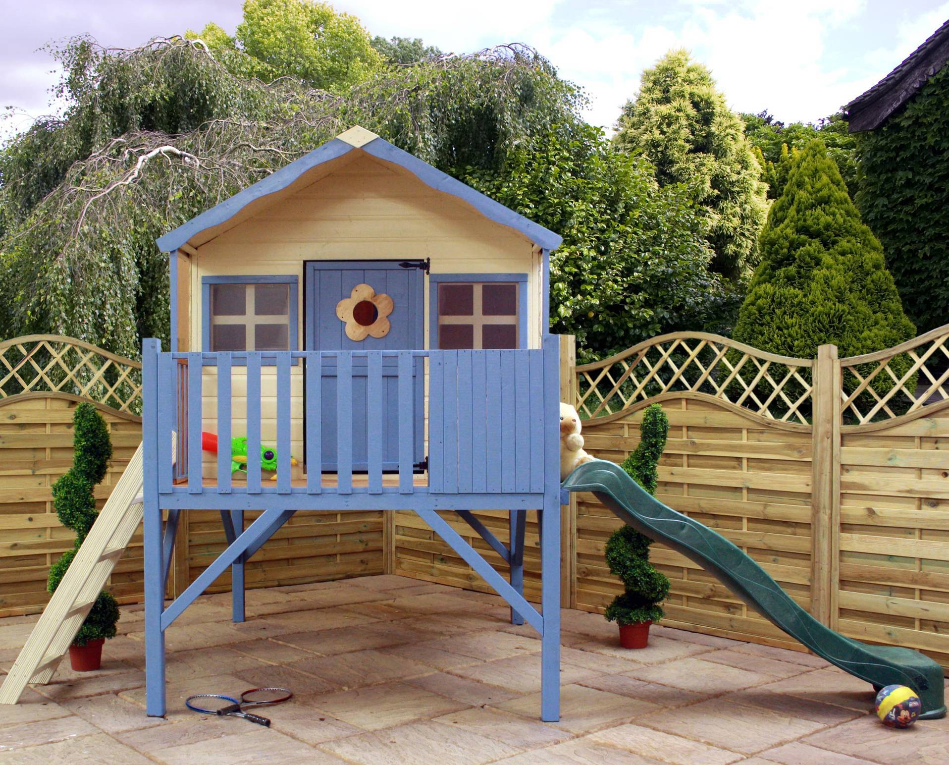 Детский домик из дерева на даче и варианты для квартиры