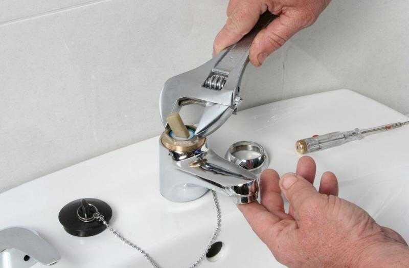 Протекает кран в ванной, как его починить и устранить течь в смесителе – инструкция, видео
