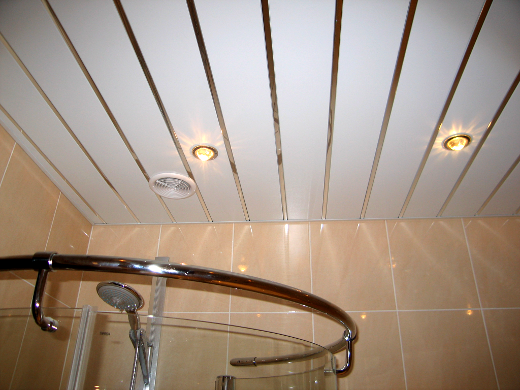Алюминиевый потолок в ванной - советы по выбору материала и монтажу