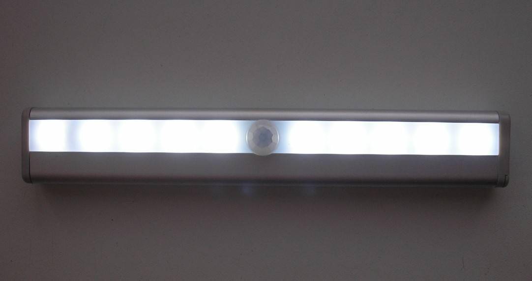 Светодиодные светильники +75 фото: потолочные led-модели с датчиком движения