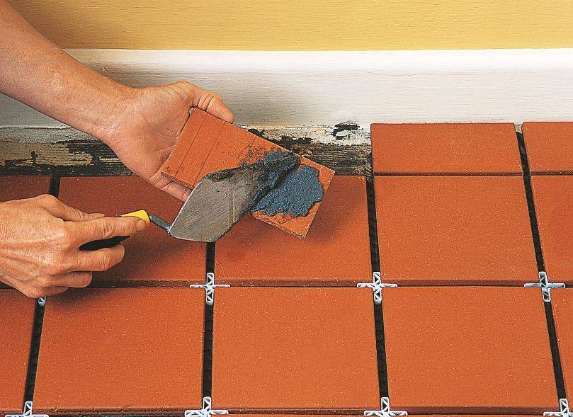 Как делать затирку швов плитки на полу и стене