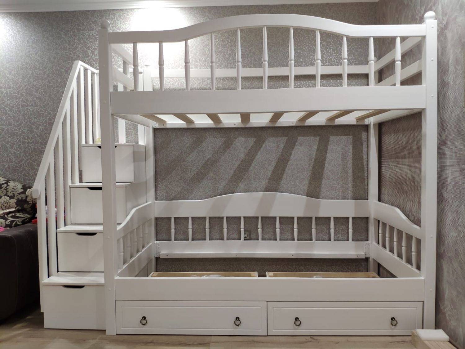 Детские двухъярусные кровати в интерьере. фото, примеры и советы