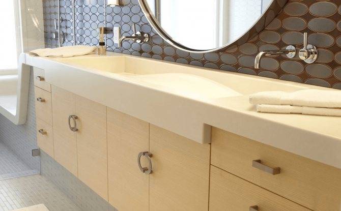 Плюсы и минусы деревянной столешницы под раковину в ванную