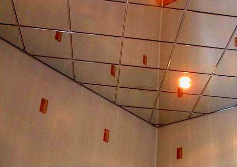 Применение керамической плитки для отделки потолка в ванной комнате