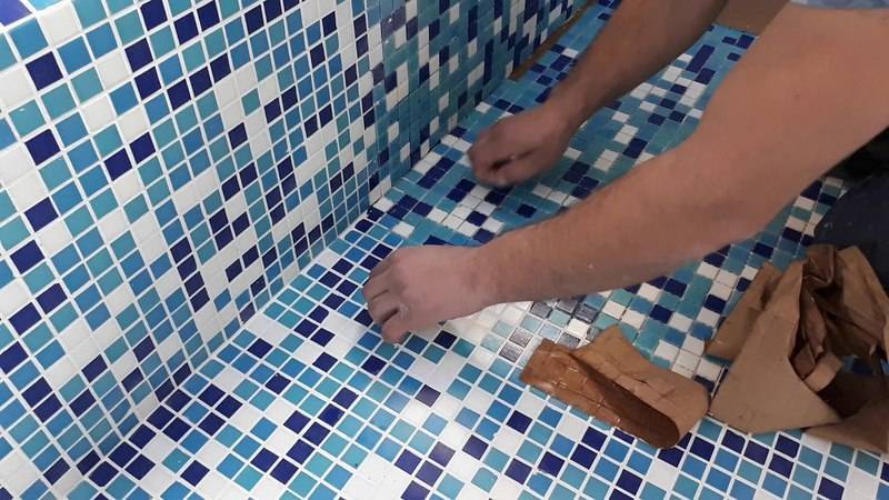 Укладка мозаики в ванной своими руками + мастеркласс от эксперта