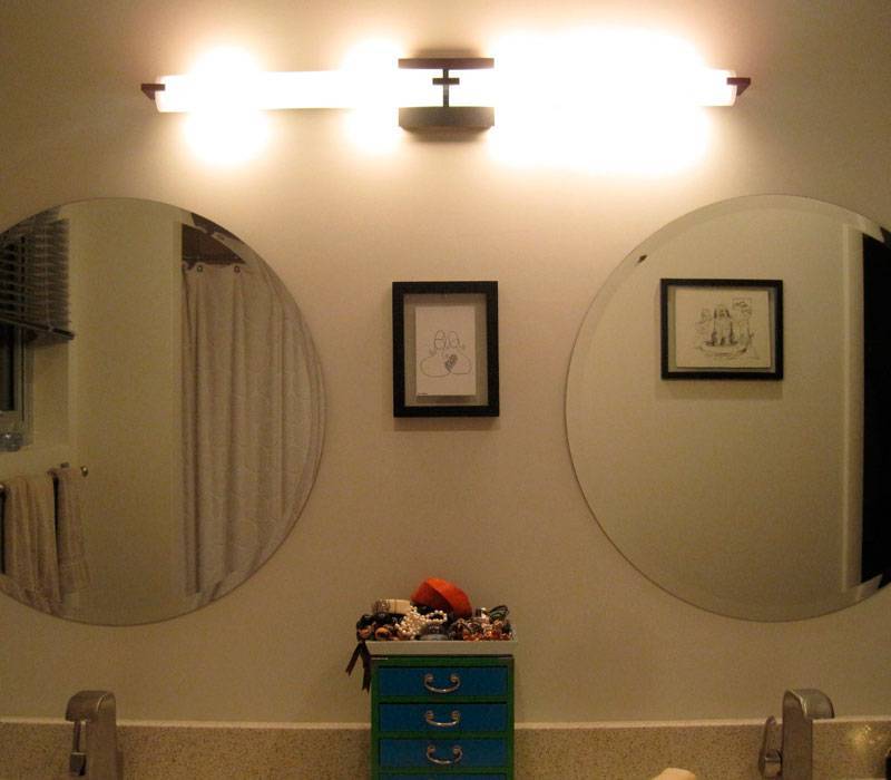 Гримерные зеркала с лампочками – изюминка интерьера