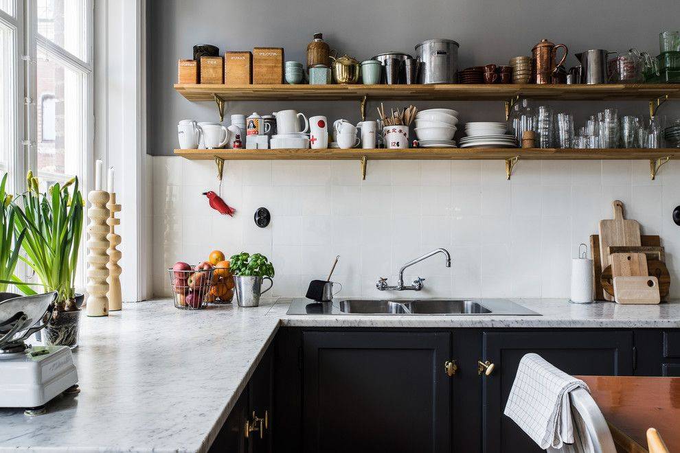 Дизайн кухни без верхних шкафов — идеи хранения, фото интерьера