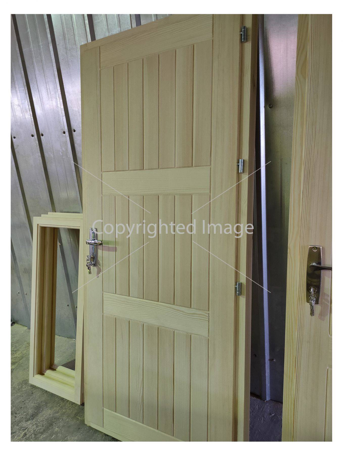 Входные деревянные двери для частного дома и квартиры — багатство вариантов