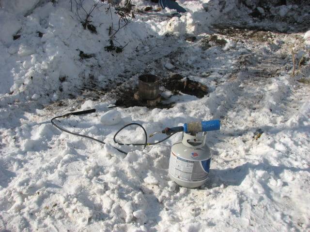 Как отогреть замерзший водопровод под землей