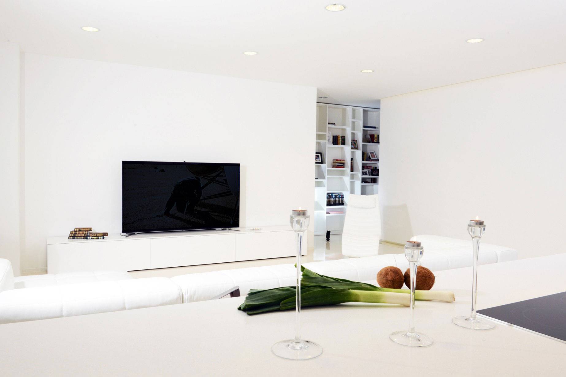 Белый цвет в интерьере квартиры. дизайн дома в белом цвете