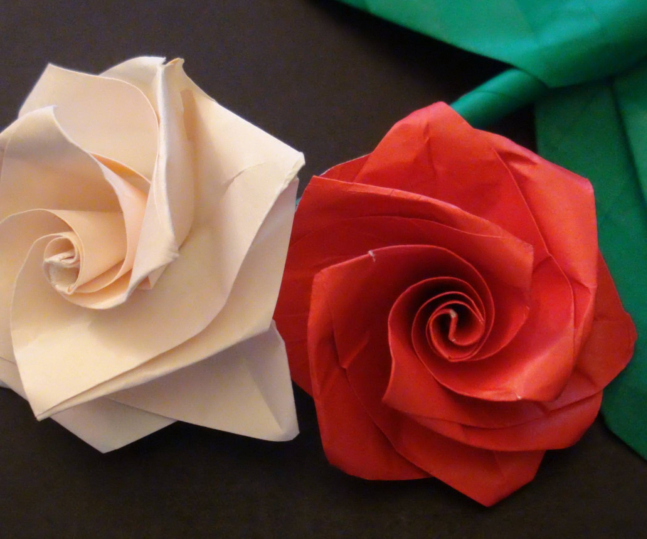 Как сделать цветы из бумаги без клея. Розочка из бумаги.