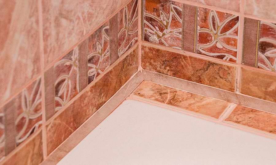 Виды и особенности использования уголков для плитки, пошаговая инструкция по установке тримов в ванной комнате