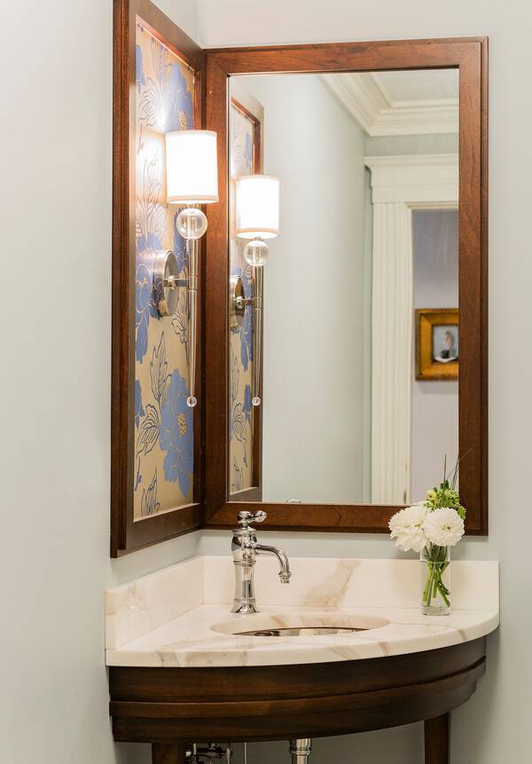 Угловые зеркала для ванной. Типы и параметры выбора