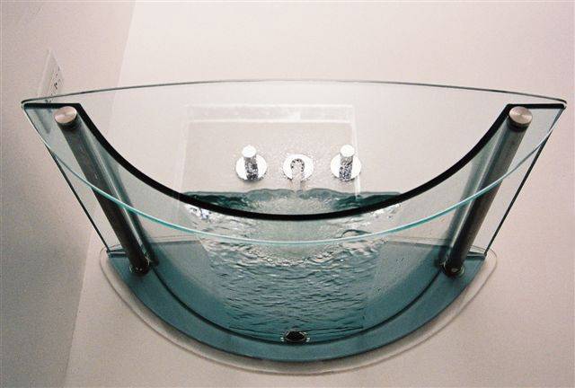 Стеклянная прозрачная ванна