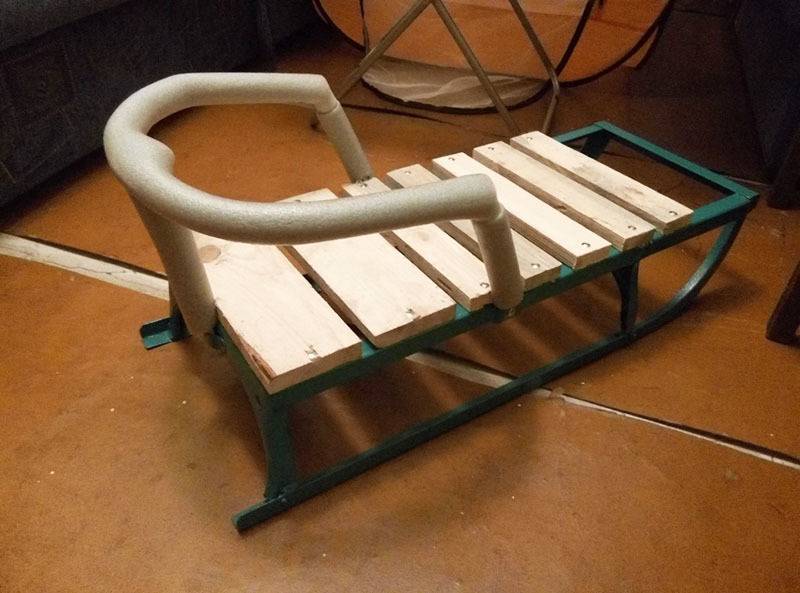 На чем катаются дети зимой с горки, санки, ледянки, таблетки, ватрушки, надувашки, круги. обзор зимнего инвентаря для катания с горки. в ствтье рассказывается на каких предметах могут кататься дети зимой с горки