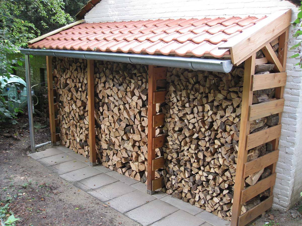 Как построить дровяник на даче своими руками