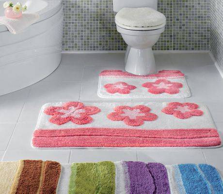 Какой выбрать коврик для ванной комнаты: виды, материал и формы ковриков