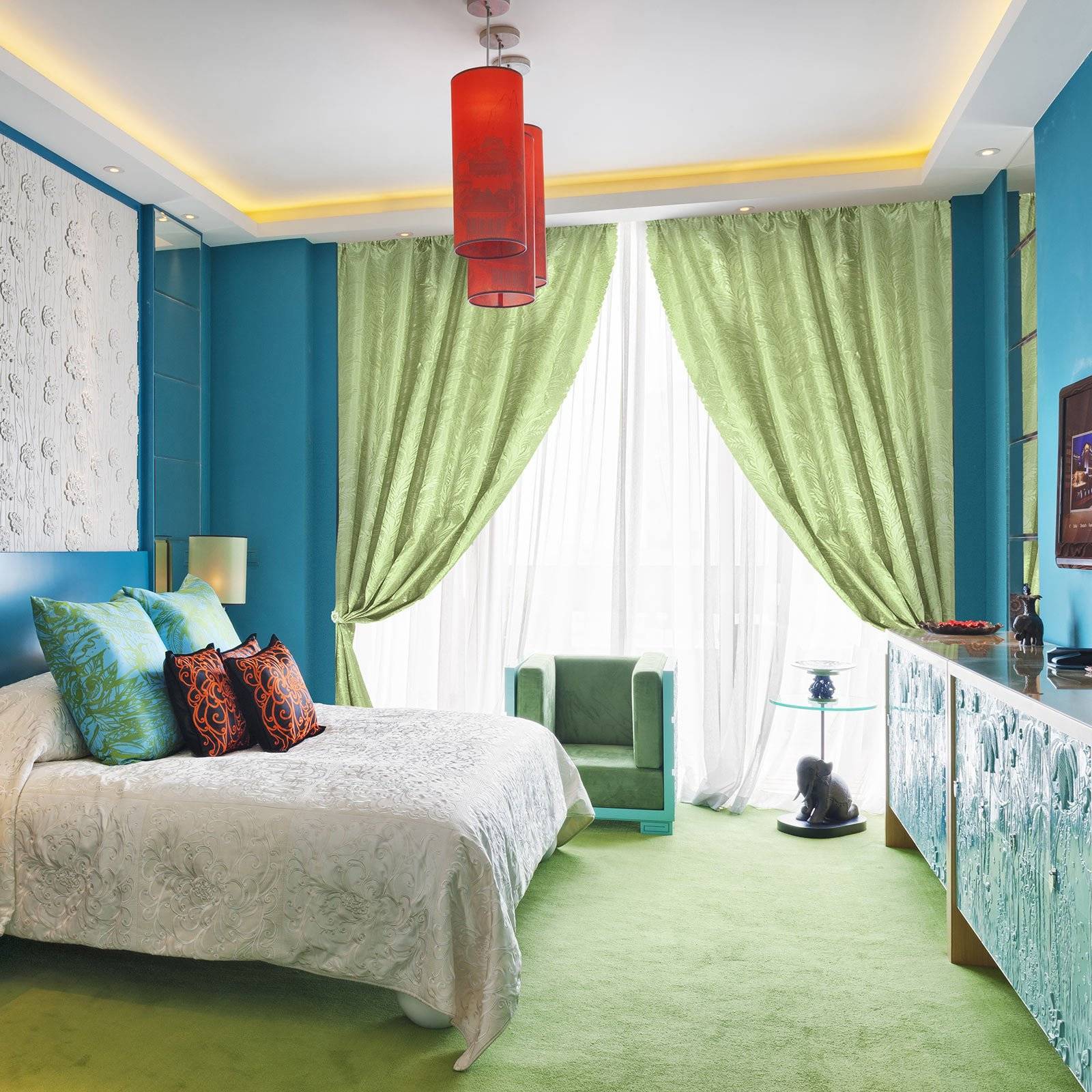 Какие шторы подойдут к зеленым обоям, фото в спальной комнате и кухне, подбор цвета