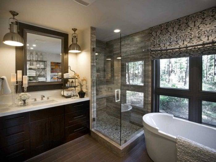Дизайн ванной комнаты с окном: 15 фото