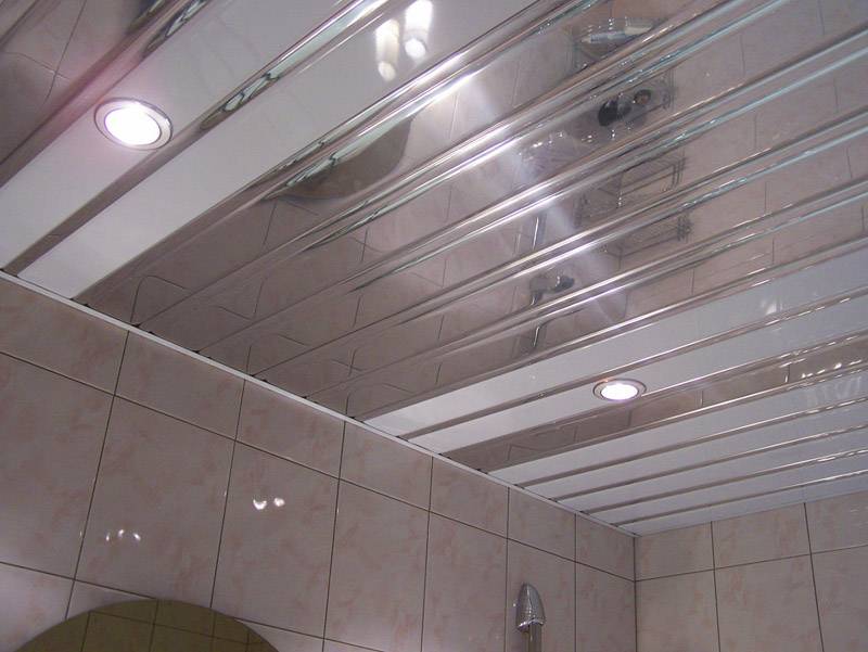 Натяжной или реечный потолок в ванной: выбор, плюсы, минусы, эксплуатация — викистрой