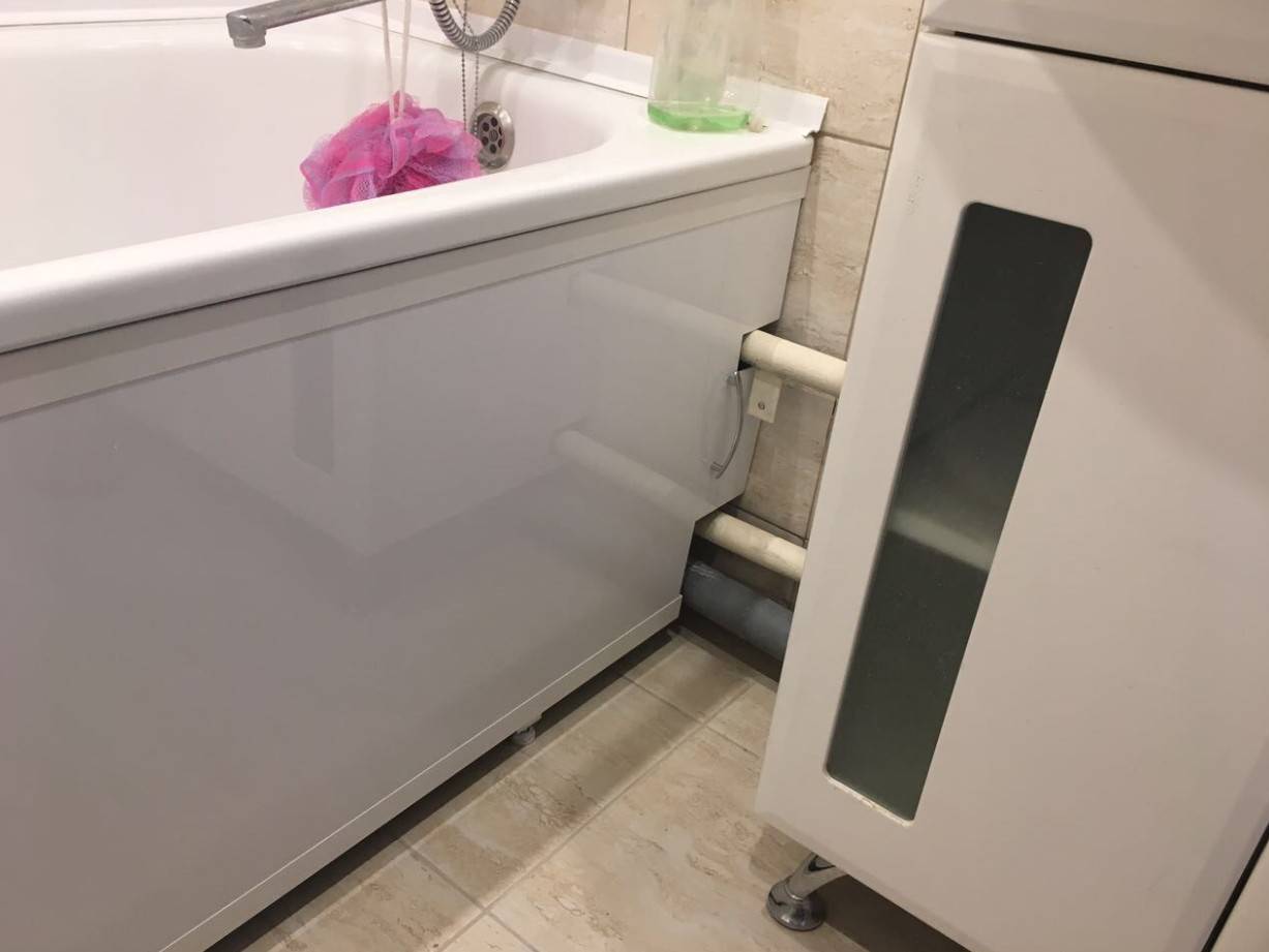 Способы как сделать экран под ванну из плитки с дверцей: необходимые инструменты